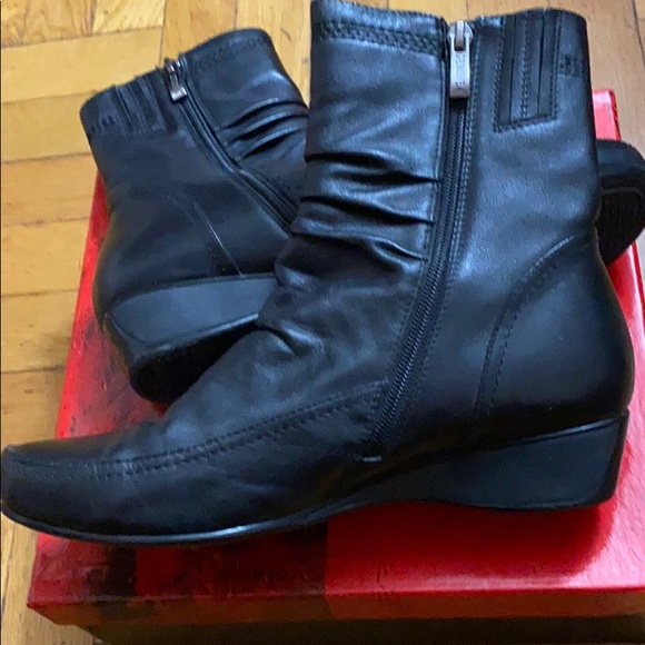 Black Leather boots - Picture 2 of 6